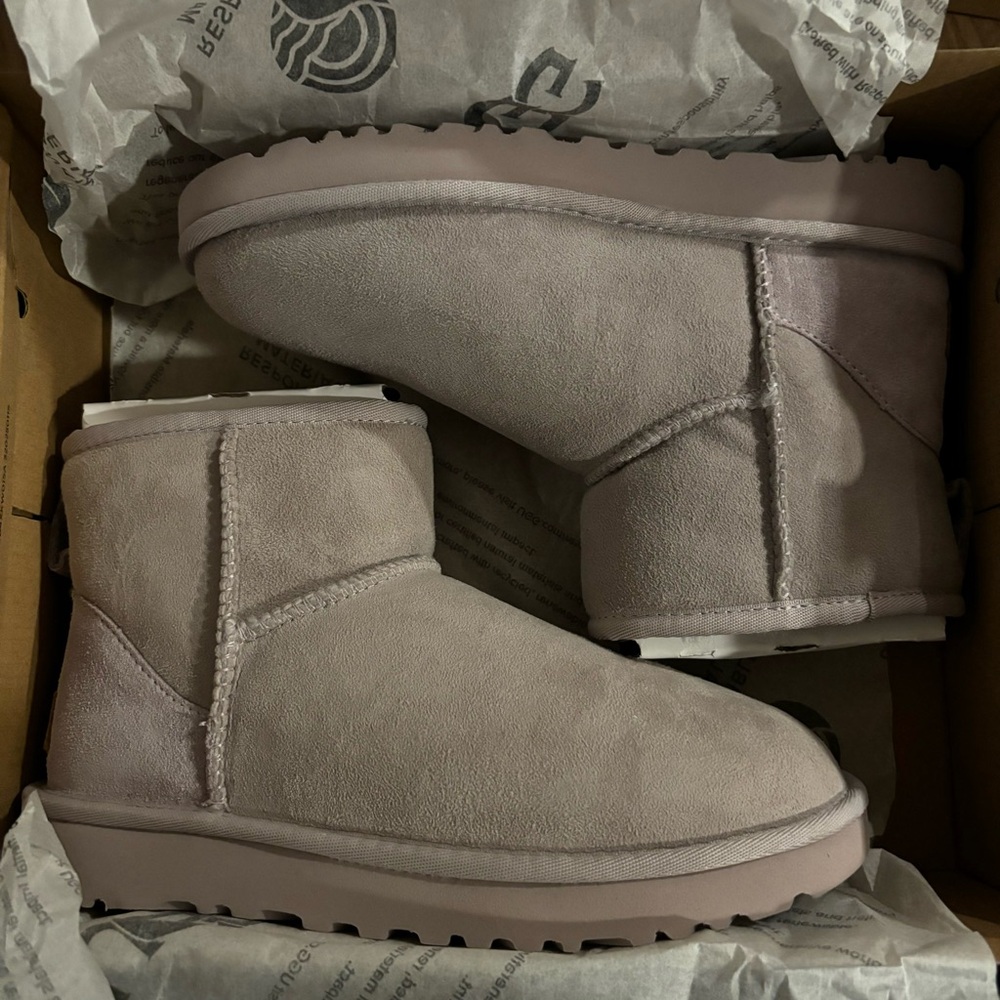 NWT Ugg Classic Mini II Ankle Boots - Picture 5 of 8